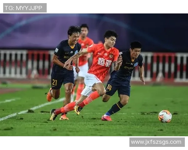 2020年富力与恒大激战回顾球迷热议精彩瞬间与赛后分析 2020年富力与恒大激战回顾球迷热议精彩瞬间与赛后分析